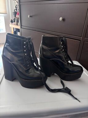 Chloe Runway Doc Boots 39